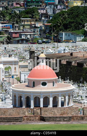 Les murs extérieurs du fort El Morro et Santa Maria Magdalena de Pazzis cimetière de l'époque coloniale situé dans le Vieux San Juan Puerto Rico. Banque D'Images