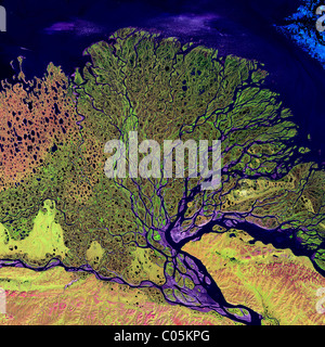 La Lena en Russie, environ 2 800 miles (4 400 km) de long, est l'un des plus grands fleuves du monde. Banque D'Images