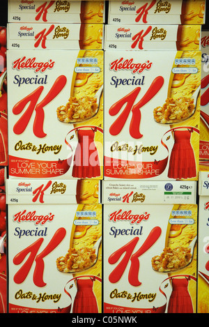 Kellogs K spécial sur une étagère dans un supermarché en Angleterre Banque D'Images