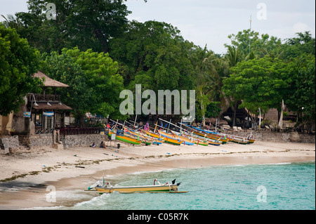 Centres de villégiature de luxe et une belle plage se trouve à champignons Bay sur l'île de Nusa Lembongan, à Bali, Indonésie. Banque D'Images