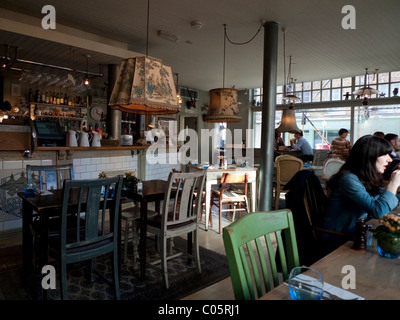 L'intérieur de la garnison Public House gastro pub Bermondsey sud de Londres SE1 UK KATHY DEWITT Banque D'Images