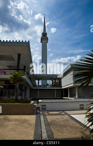 Le mineret à la Mosquée Nationale à Kuala Lumpur, Malaisie Banque D'Images