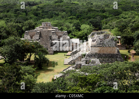 L'OVAL PALACE, LA DOUBLE PYRAMIDE ET LE BALL, ruines mayas de Ek Balam, MEXIQUE Banque D'Images