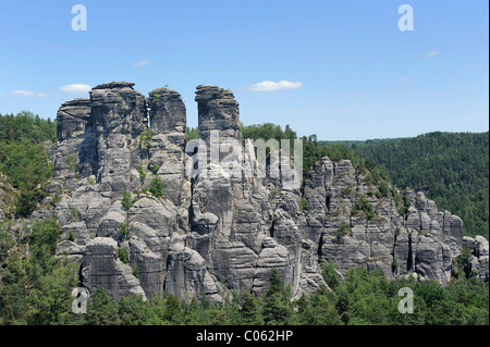 Bastei avec Kleine Gans rock formation, Elbsandsteingebirge montagnes de grès de l'Elbe, Nationalpark Saechsische national Schweiz Banque D'Images