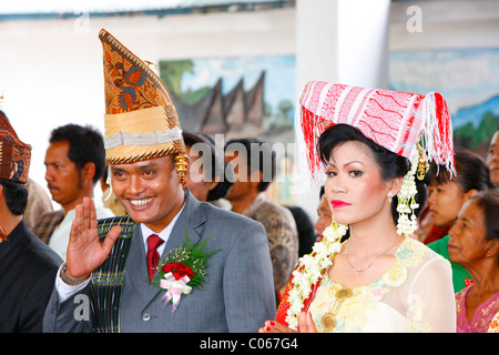 Mariés, cérémonie de mariage, Siantar, région de Batak, Sumatra, Indonésie, Asie Banque D'Images