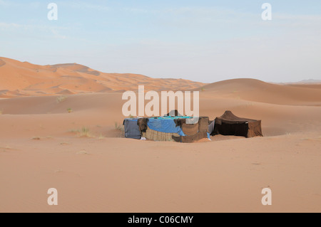 Tente berbère, Erg Chebbi, Merzouga, Maroc, Afrique du Nord Banque D'Images