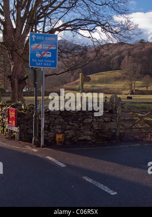 Panneau d'avertissement de ne pas suivre Sat Nav de Grasmere dans le Lake District Banque D'Images