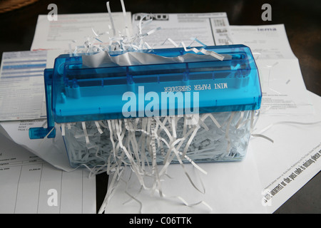 Déchiqueteur débordante Banque D'Images