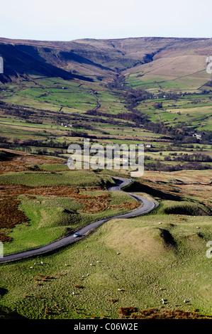 Route de campagne sinueuse Derbyshire peak district uk Banque D'Images