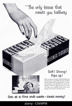 Original des années 1950 s'annonce pleine page dans le magazine des consommateurs américains pour les tissus KLEENEX Banque D'Images