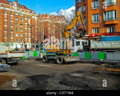 Paris, France, scènes de rue, site de construction du tramway T3 dans le 12ème arrondissement 'voies plus larges', 'passerelle piétonne' Banque D'Images