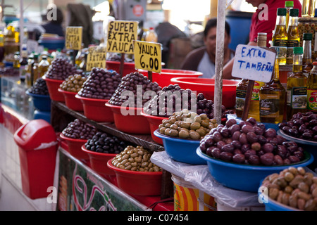 Arequipa, Peru's Mercado de San Camilo, ou San Camilio marché, où les produits de partout dans le sud du Pérou peut être vu. Banque D'Images