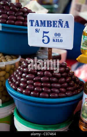 Arequipa, Peru's Mercado de San Camilo, ou San Camilio marché, où les produits de partout dans le sud du Pérou peut être vu. Banque D'Images