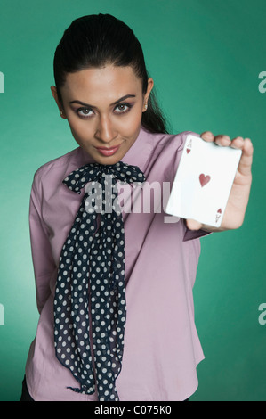 Businesswoman showing Ace of Hearts Banque D'Images