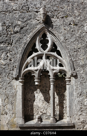 Dans la fenêtre de l'église cathédrale, Kilfenora Burren, comté de Clare, Irlande, Europe Banque D'Images