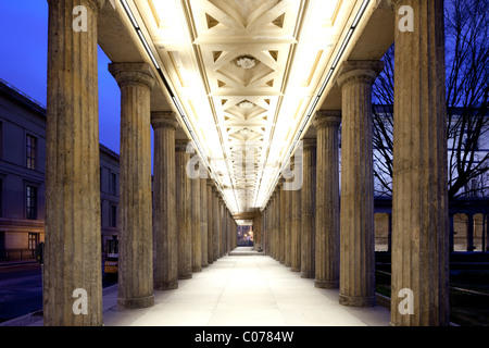 Colonnade de la Museumsinsel, île de Mitte, Berlin, Germany, Europe Banque D'Images