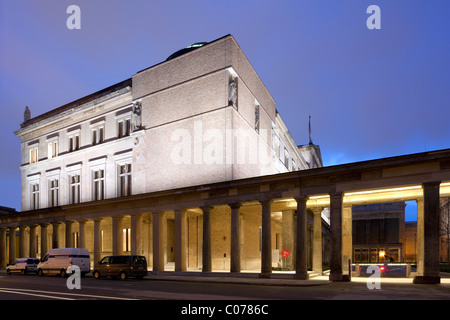 Colonnade de la Museumsinsel island, Neues Museum, Mitte, Berlin, Germany, Europe Banque D'Images