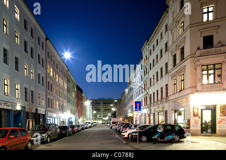 Bâtiments de style wilhelmien dans la rue Dresdener Strasse, Oranienplatz square, Kreuzberg, Berlin, Germany, Europe Banque D'Images