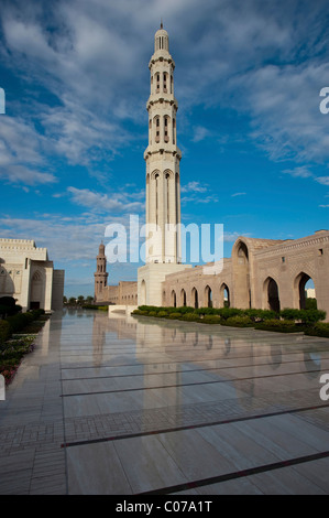 Minaret de la Grande Mosquée Sultan Quaboos, Capitale, Oman, Middle East Banque D'Images