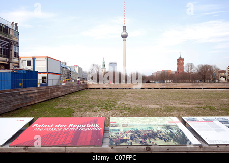 Place Schlossplatz, utilisation temporaire comme un parc, Mitte, Berlin, Germany, Europe Banque D'Images