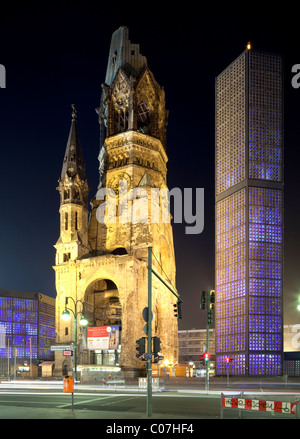 Kaiser Wilhelm Memorial Church, Breitscheidplatz, Charlottenburg, Berlin, Germany, Europe Banque D'Images