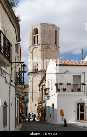 Beffroi, Monte San Angelo ou Sant'Angelo, Basilica di San Michele, Santuario di San Michele Arcangelo sanctuaire, Gargano Banque D'Images