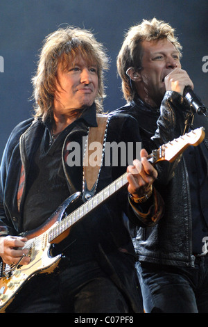 Richie Sambora et de Jon Bon Jovi Bon Jovi en concert en concert à l'ouverture du nouveau Prudential Center de Newark, USA - Banque D'Images