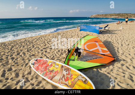 Sur la plage de surf, Algajola, Balagne, Corse, France, Europe Banque D'Images