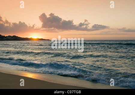 Coucher du soleil sur la plage, Algajola, Balagne, Corse, France, Europe Banque D'Images