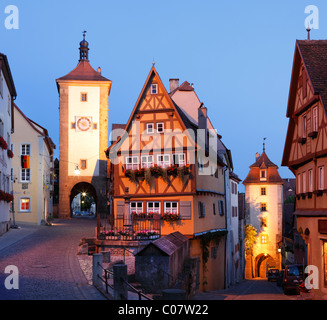 Ploenplein road junction et Siebersturm tower, Rothenburg ob der Tauber, Route Romantique, Middle Franconia, Franconia, Bavaria Banque D'Images