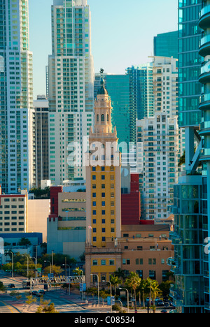 La tour de la liberté (1925), mémorial de l'immigration cubaine aux États-Unis, Conception inspiré par l'Espagne, de la Giralda, à Miami, Floride, USA Banque D'Images