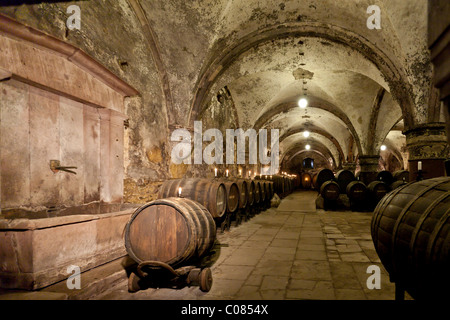 Cave à vin à l'abbaye de Kloster Eberbach, Eltville am Rhein, Rheingau, Hesse, Germany, Europe Banque D'Images