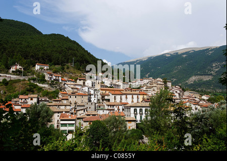 Villetta Barrea, Parc National des Abruzzes, province de L'Aquila, l'Apennin, Abruzzes, Italie, Europe Banque D'Images