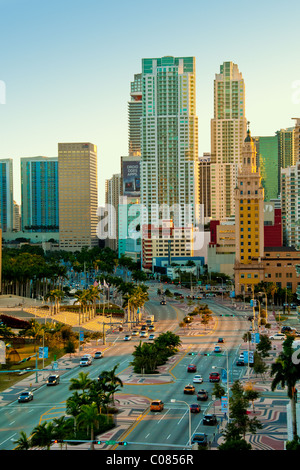 Biscayne Boulevard et l'horizon de Miami, Floride, USA Banque D'Images