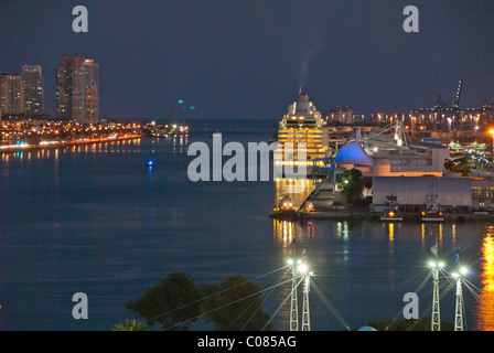 Le port de croisière de Miami connu sous le nom de "capitale mondiale de la croisière sur la baie de Biscayne à Miami, Floride, USA Banque D'Images