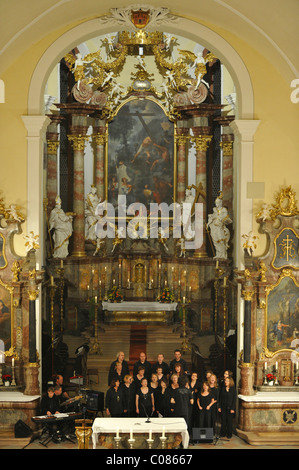 L'intérieur, service, chœur, nef, Heilig-Kreuz-Kirche, église d'Offenbourg, Bade-Wurtemberg, Allemagne, Europe Banque D'Images