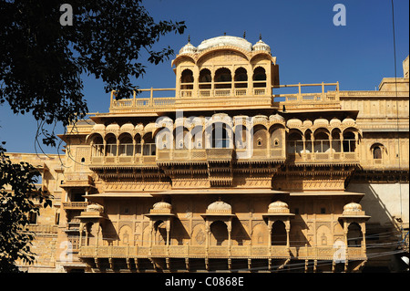 Vue partielle d'une ancienne Haveli, city palace dans le fort de Jaisalmer, Jaisalmer, Rajasthan, Inde, Asie Banque D'Images