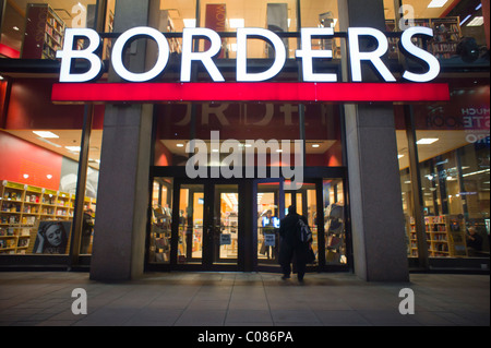 Librairie de frontières Penn Plaza à New York Banque D'Images