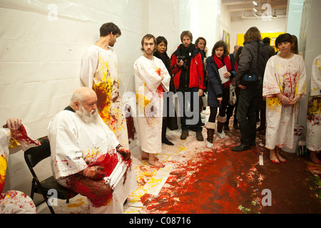 Hermann Nitsch, peinture en direct action '60. Action peinture// 60. Malaktion' dans Chelsea à New York Banque D'Images