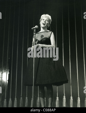 PETULA CLARK photo promotionnelle de chanteuse et actrice de cinéma britannique vers 1963 Banque D'Images