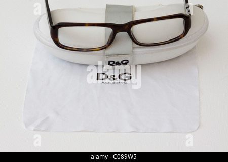 Dolce et Gabbana Lunettes et chiffon de nettoyage Banque D'Images