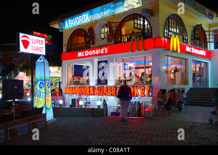 Le McDonalds local au centre-ville de Naama (près de Charm el-Cheikh), péninsule du Sinaï, en Égypte. Banque D'Images