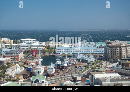 L'Afrique du Sud, Cape Town, Victoria & Alfred Waterfront. Le centre-ville de Farris wheel . Banque D'Images