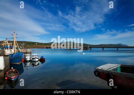 Pont à Valentia Island et Port de pêche de Portmagee sur l'anneau de Kerry, comté de Kerry, Irlande Banque D'Images