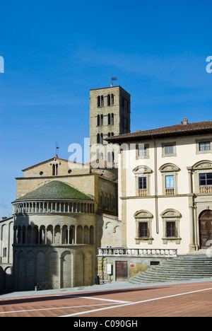 La construction d'Fraternita dei Laici et église de Santa Maria della Pieve, Piazza Vasari ou Piazza Grande, Arezzo, Toscane, ita Banque D'Images