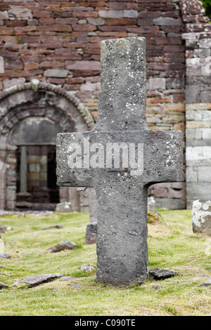 Croix de Pierre, ancien monastère Kilmalkedar Church, péninsule de Dingle, comté de Kerry, Ireland, British Isles, Europe Banque D'Images