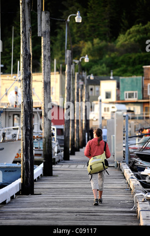 Les visites touristiques le port dans la soirée à Thomas Basin, Ketchikan, Alaska du Sud-Est, l'été Banque D'Images