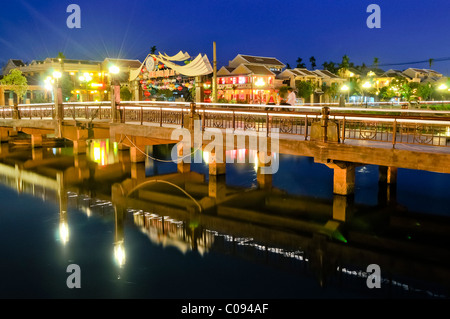 Pont sur la rivière Thu Bon, Hoi An, Vietnam, Southeast Asia Banque D'Images