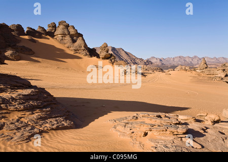 Les formations de roche dans le désert de Libye, Akakus Mountains, la Libye, l'Afrique du Nord, Afrique Banque D'Images