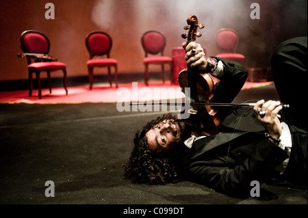 Ara Malikian, violoniste libanais au Théâtre Calderon, Madrid, Espagne. Scène escenario violinista violon musicien musique Théâtre Banque D'Images